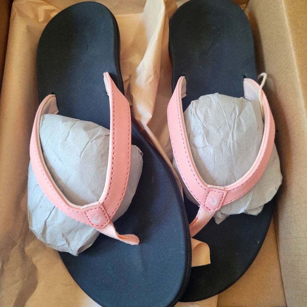 Olukai flip flops, new, youth size 5, EU 37, US woman size 6
